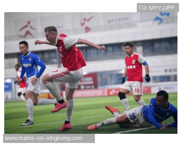 小足球赛700盛况空前各队争夺冠军荣耀展现青春风采 小足球赛700盛况空前各队争夺冠军荣耀展现青春风采